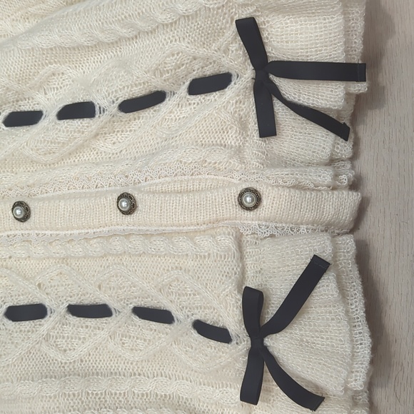 SOLD-Axes Femme Cape - Picture 5 of 15